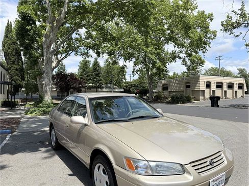 Used 1998 Toyota Camry LE FWD image 7