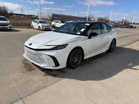 Used 2025 Toyota Camry XSE image 3