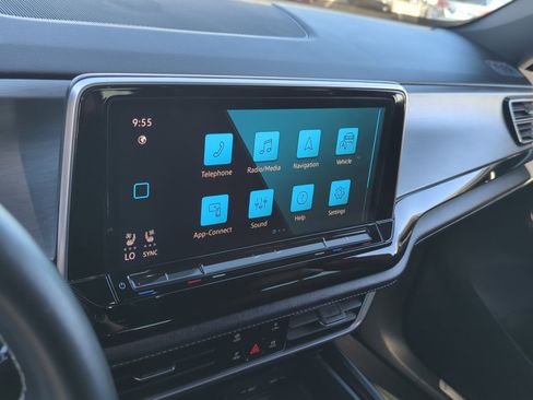 Used 2024 Volkswagen Atlas Cross Sport SE image 26