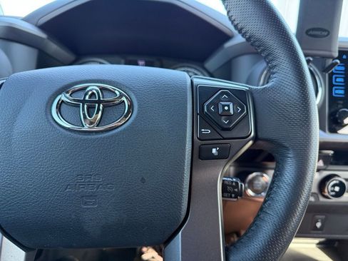 Used 2017 Toyota Tacoma TRD Off-Road w/ Tow Package (A/T) image 11