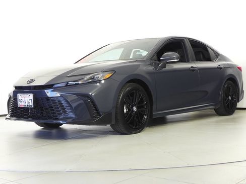 Used 2025 Toyota Camry SE FWD image 2