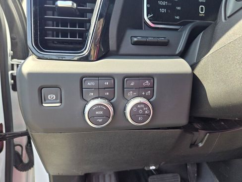 Used 2024 GMC Sierra 2500 AT4 w/ Technology Package AWD/4WD image 12