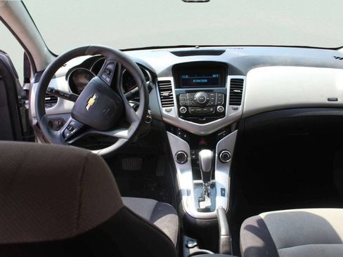 Used 2013 Chevrolet Cruze LS FWD image 8