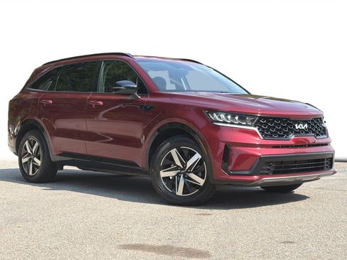 Used 2022 Kia Sorento S FWD image 2