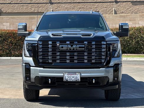 Certified 2025 GMC Sierra 2500 Denali Ultimate AWD/4WD image 9