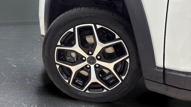 Certified 2025 Jeep Compass Limited AWD/4WD image 33