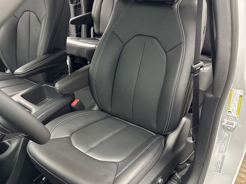 New 2026 Chrysler Pacifica Select image 10