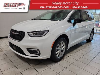 New 2026 Chrysler Pacifica Select