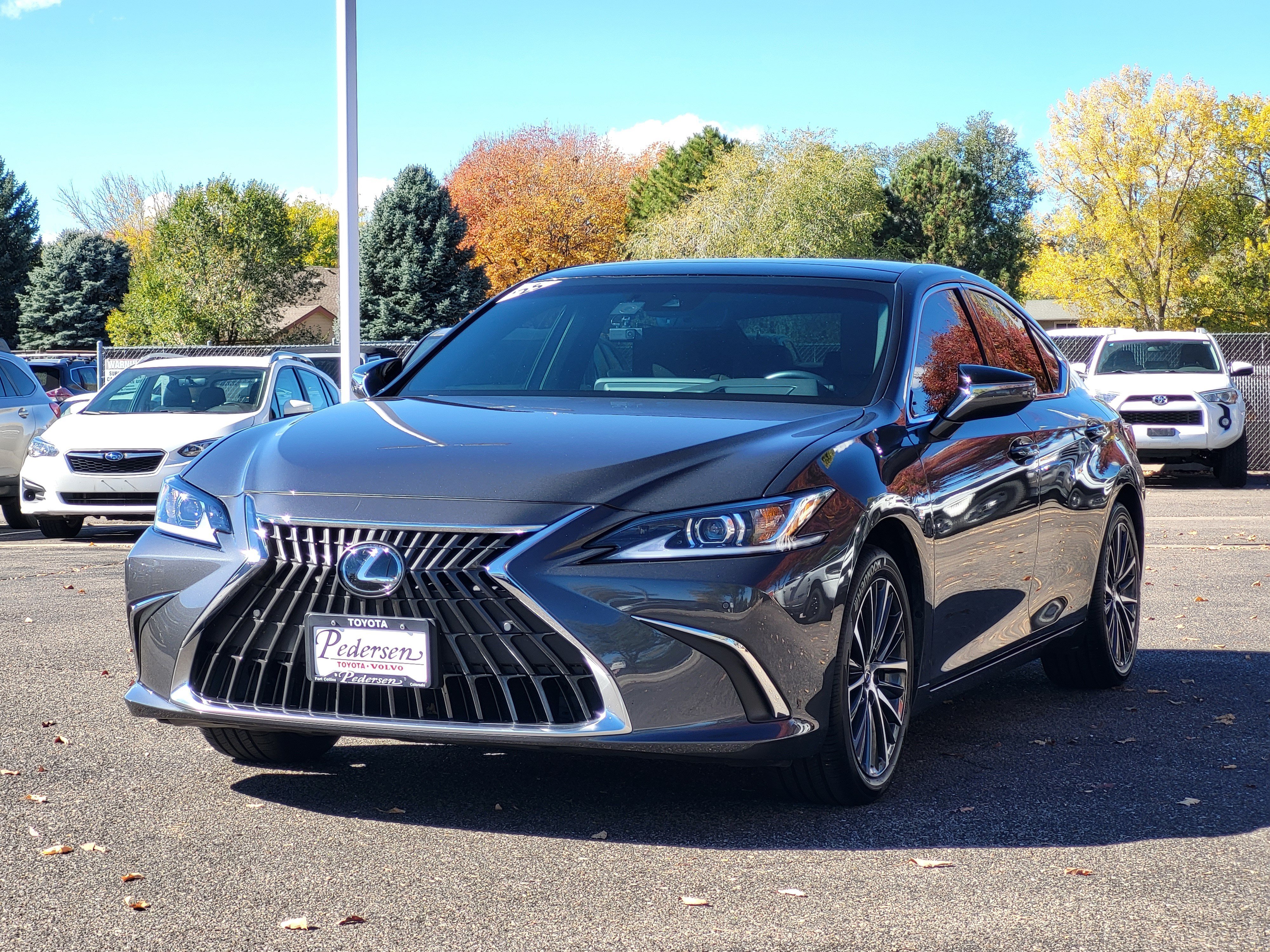 Used 2025 Lexus ES 350 w/ Premium Package FWD image 4