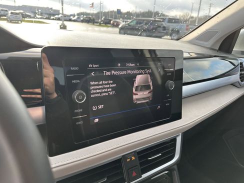 Used 2025 Volkswagen Taos SE image 28