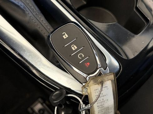Used 2025 Chevrolet Trax LT FWD image 23