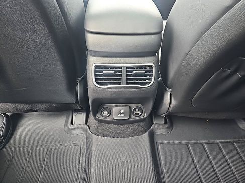 Used 2023 Hyundai Santa Fe Limited AWD/4WD image 29