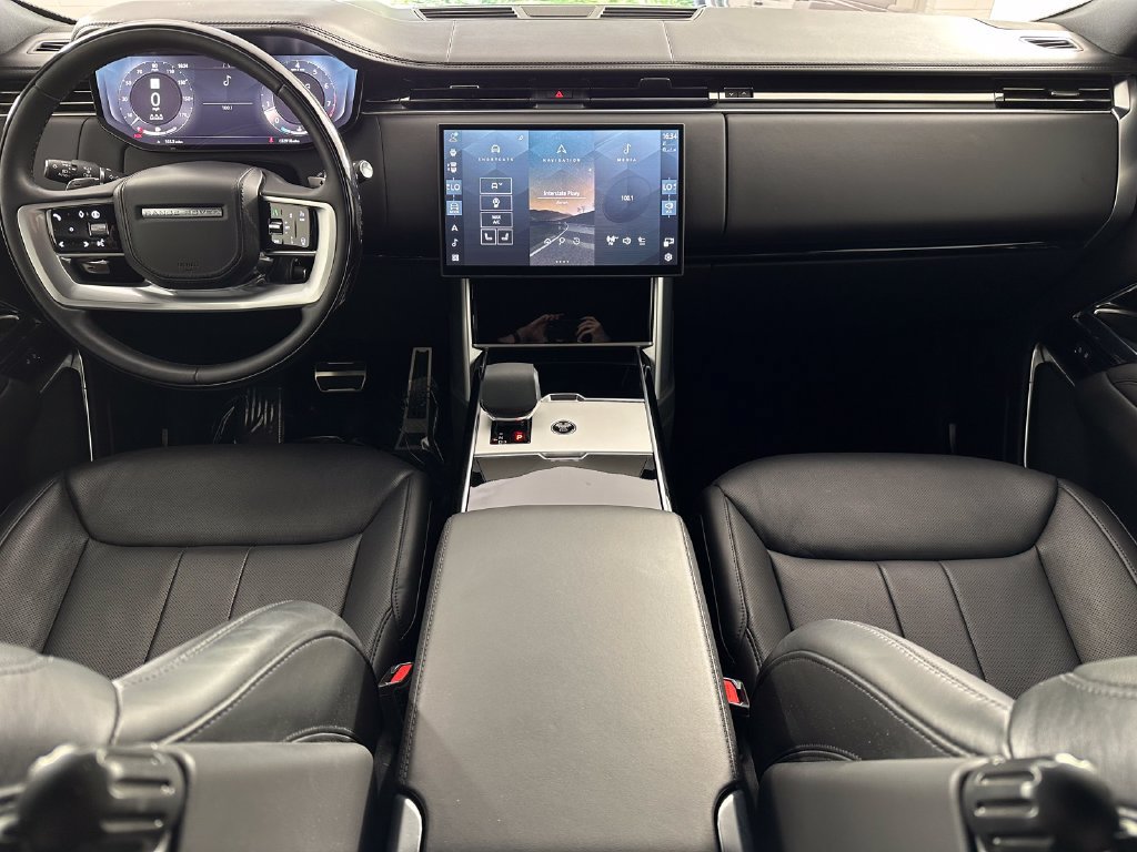 Used 2024 Land Rover Range Rover SE AWD/4WD image 3