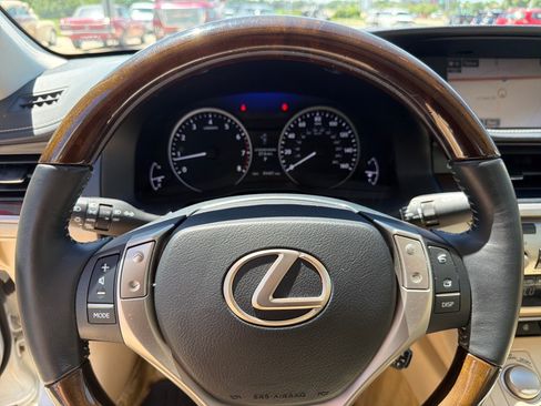 Used 2015 Lexus ES 350 w/ Luxury Package FWD image 14