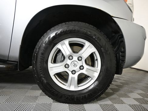 Used 2016 Toyota Sequoia SR5 AWD/4WD image 11