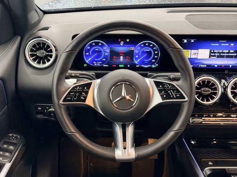 Used 2024 Mercedes-Benz EQB 250+ image 22