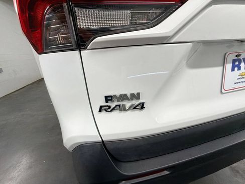 Used 2020 Toyota RAV4 LE FWD image 28