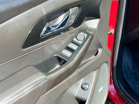 Used 2023 Chevrolet Traverse RS image 18