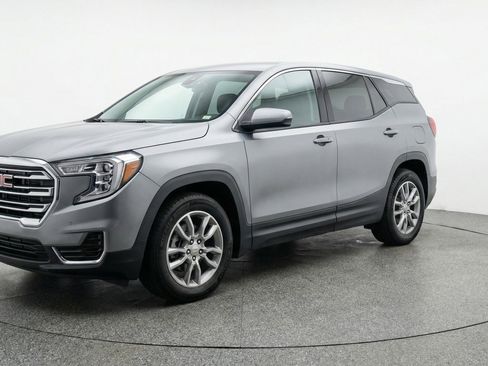 Used 2024 GMC Terrain SLT image 3