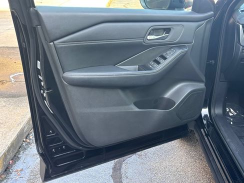 Used 2026 Nissan Rogue SL FWD image 18