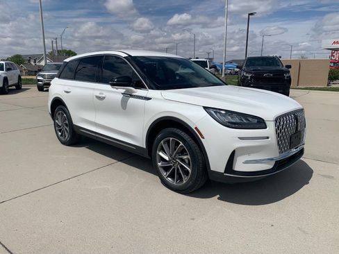 Used 2025 Lincoln Corsair AWD w/ Equipment Group 101A image 2