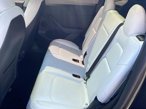 Used 2024 Tesla Model Y Long Range RWD image 11