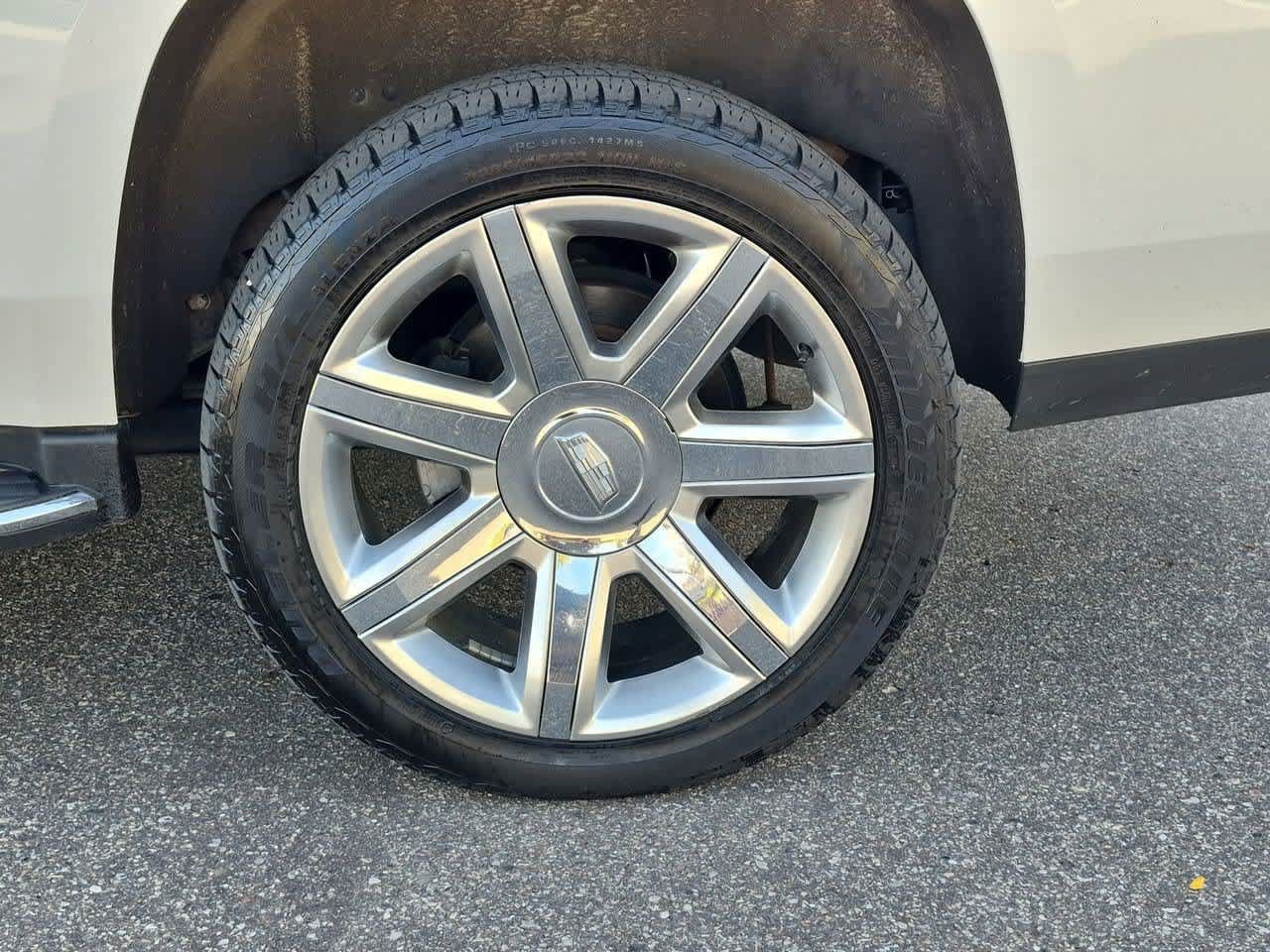Used 2020 Cadillac Escalade Luxury AWD/4WD image 13