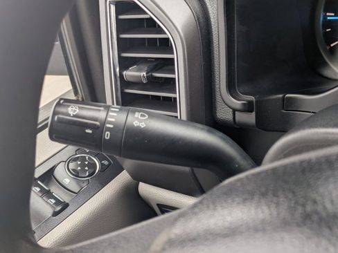 Used 2015 Ford F150 XLT image 15