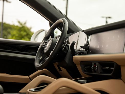 Certified 2026 Porsche Cayenne Coupe AWD/4WD image 48