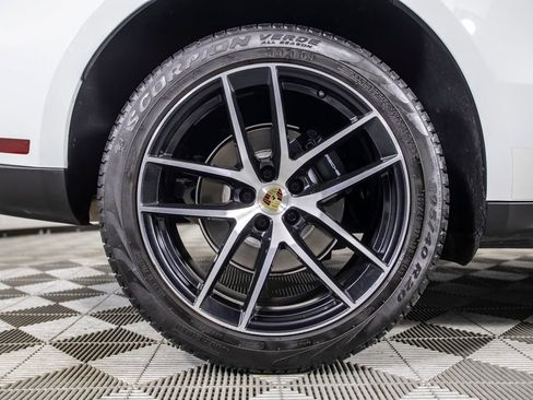 Used 2023 Porsche Macan AWD/4WD image 42