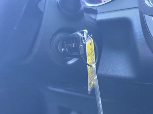 Used 2019 Toyota Camry SE w/ Carpet Mat Package FWD image 30