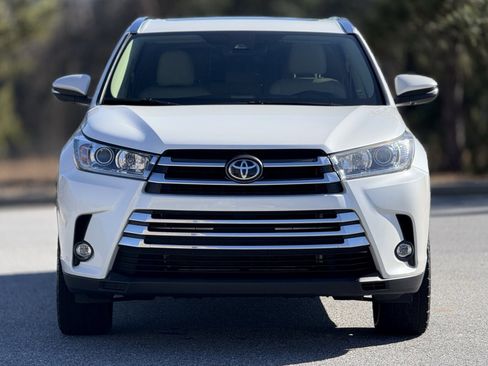 Used 2019 Toyota Highlander Limited image 2