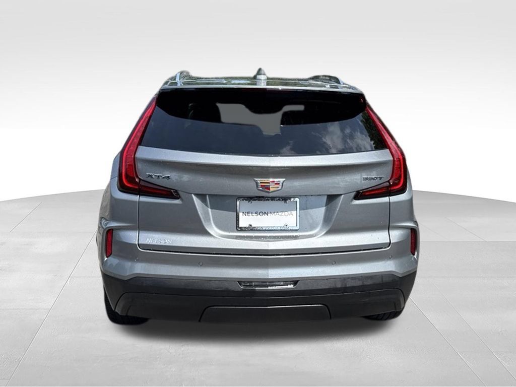 Used 2024 Cadillac XT4 Luxury w/ Cold Weather Package FWD image 6