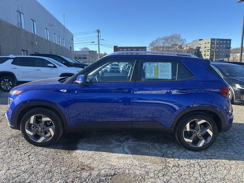 Used 2025 Hyundai Venue Limited image 2