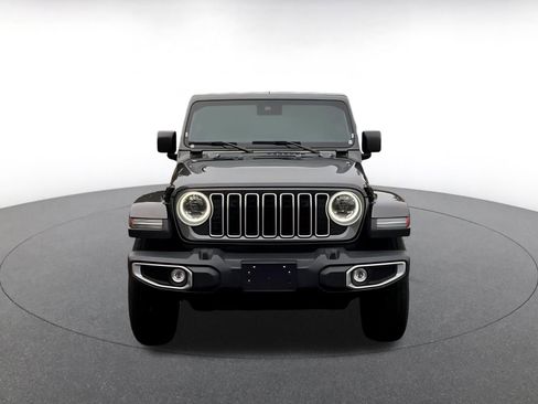 Used 2025 Jeep Wrangler Sahara image 3
