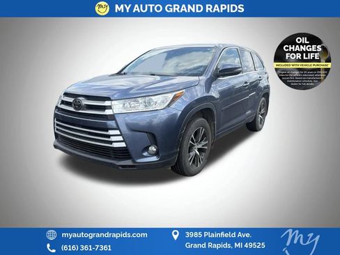 Used 2018 Toyota Highlander Plus AWD/4WD image 1