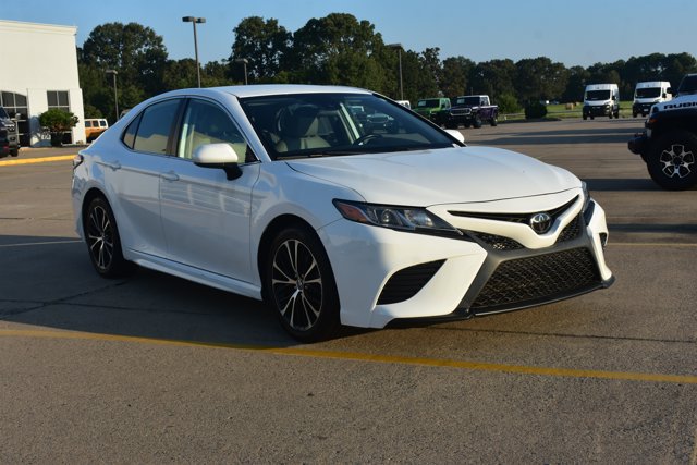 Used 2020 Toyota Camry SE FWD image 3