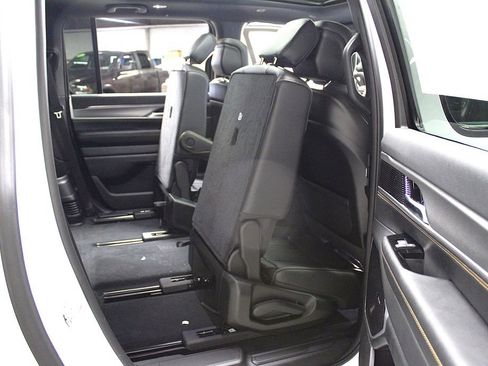 New 2026 Jeep Grand Wagoneer L 4WD image 40