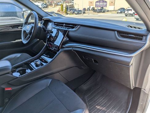 Used 2023 Jeep Grand Cherokee Altitude image 26