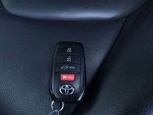 Certified 2024 Toyota Highlander XLE image 35