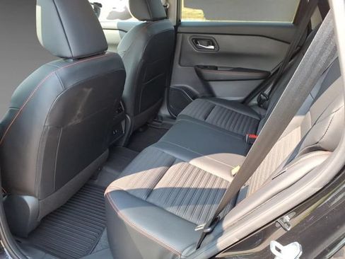 Certified 2026 Nissan Rogue SV AWD/4WD image 17