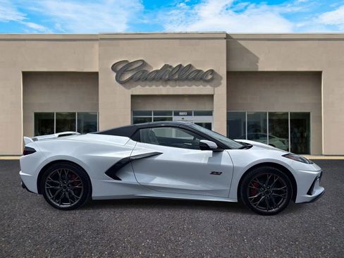 Used 2023 Chevrolet Corvette Stingray Premium Conv w/ Z51 Performance Package RWD image 2