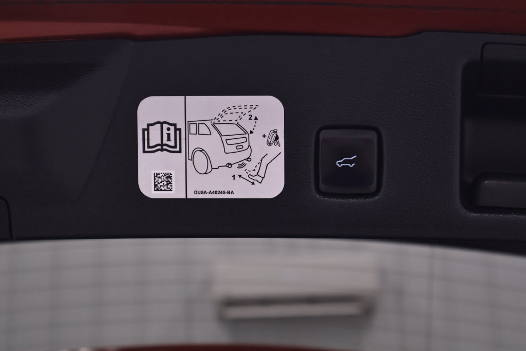Certified 2020 Ford Escape SEL AWD/4WD image 36