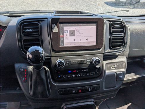 Used 2025 RAM ProMaster 2500 w/ Convenience Group image 20