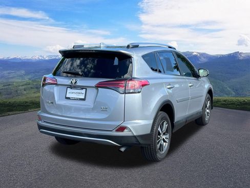Used 2018 Toyota RAV4 XLE AWD/4WD image 5