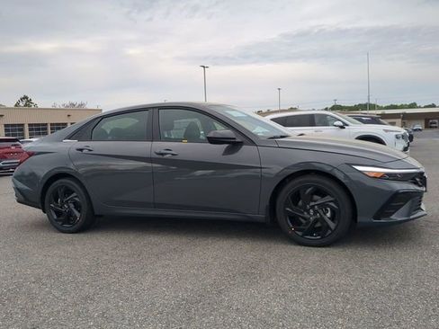 New 2026 Hyundai Elantra SEL Sport Premium FWD image 2