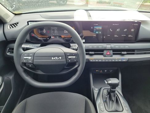 New 2026 Kia K4 FWD image 17
