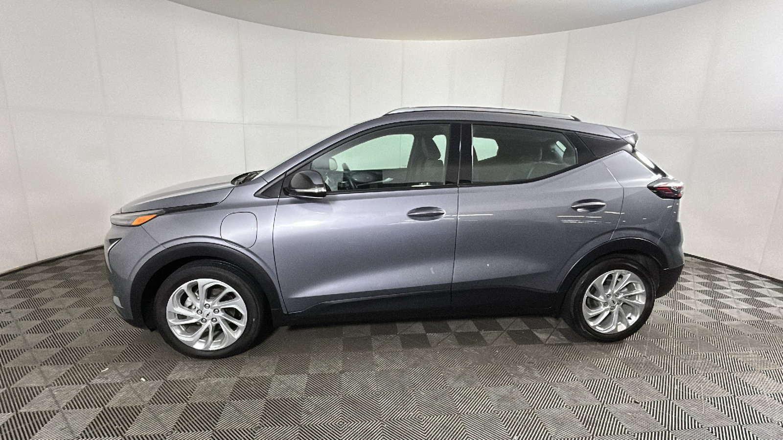 Used 2023 Chevrolet Bolt EUV LT w/ Comfort Package FWD image 7