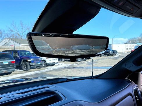 Used 2022 Chevrolet Silverado 1500 High Country w/ Technology Package image 33