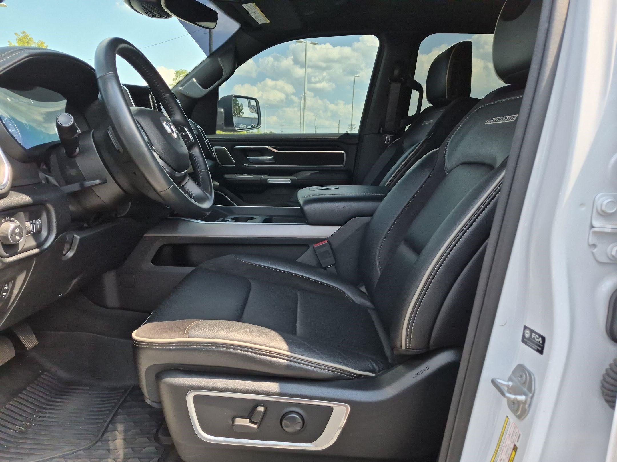 Used 2022 RAM 1500 Laramie AWD/4WD image 12
